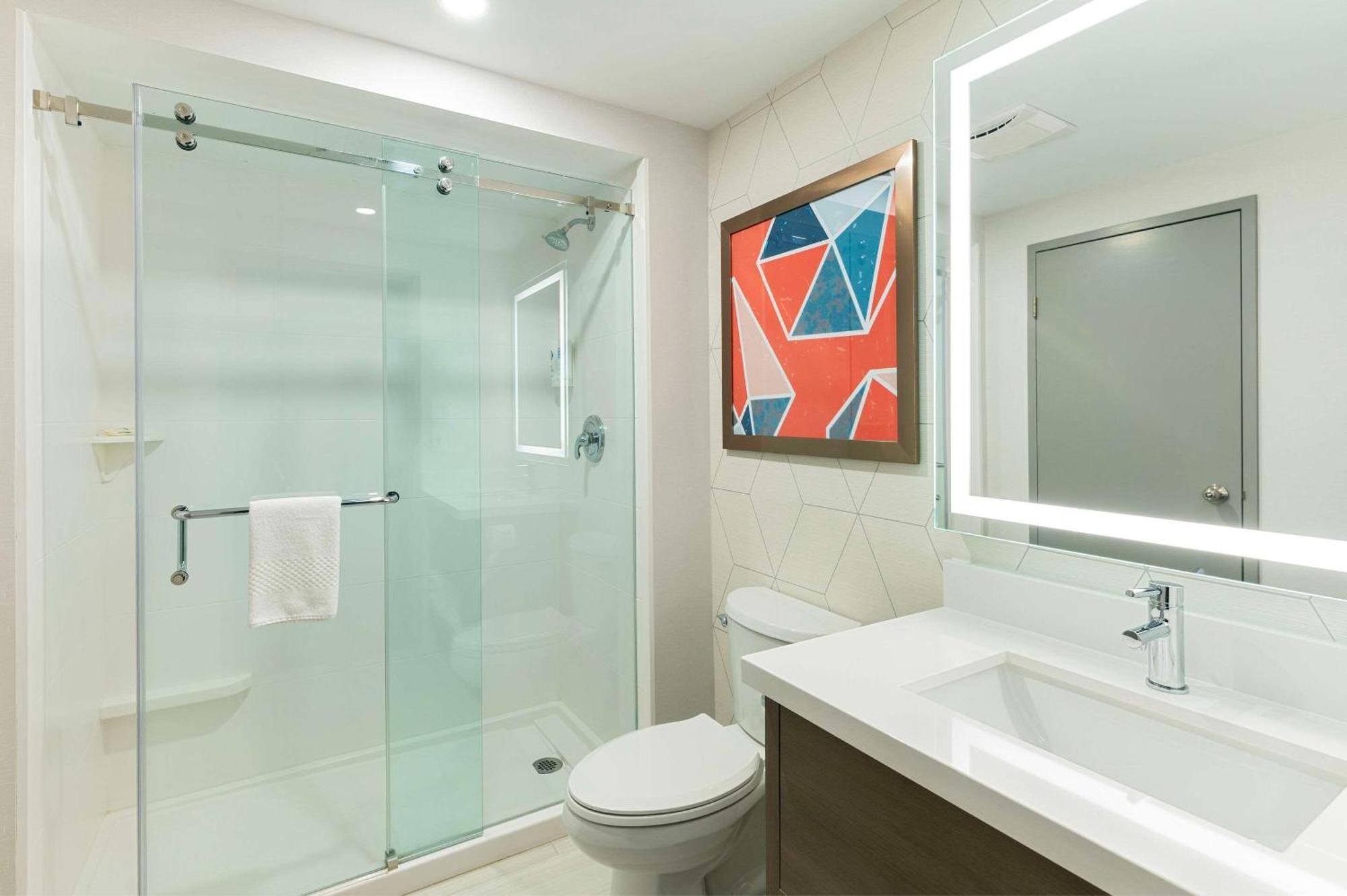 Comfort Suites Londra Esterno foto